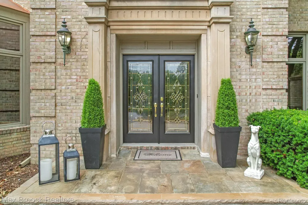60 Kingsley Manor Drive Bloomfield Hills City MI 48304