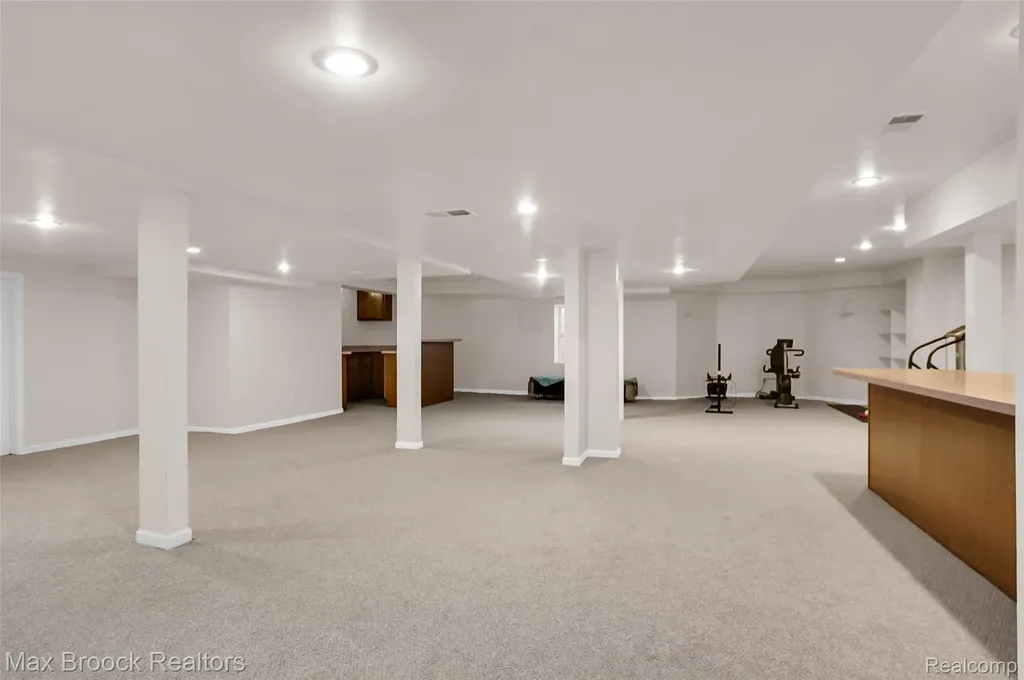 60 Kingsley Manor Drive Bloomfield Hills City MI 48304