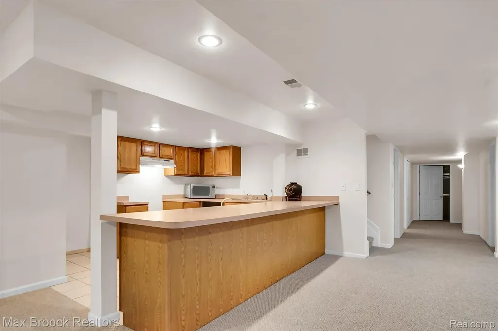 60 Kingsley Manor Drive Bloomfield Hills City MI 48304