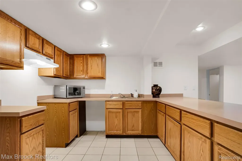 60 Kingsley Manor Drive Bloomfield Hills City MI 48304