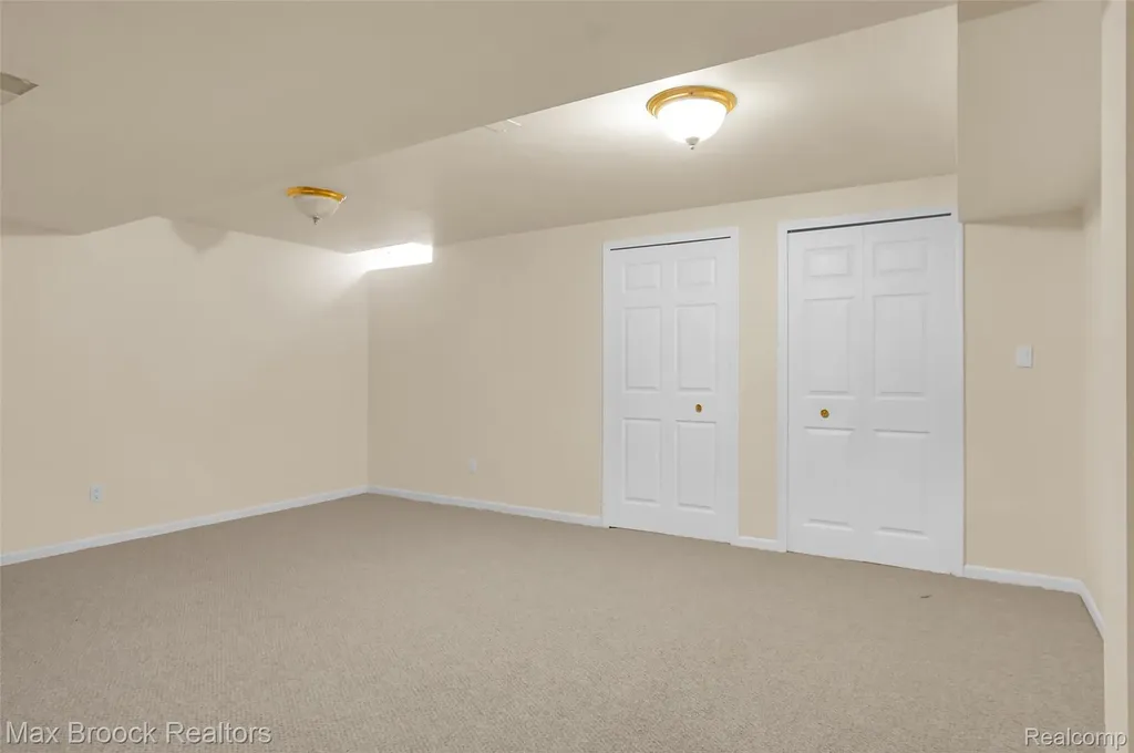 60 Kingsley Manor Drive Bloomfield Hills City MI 48304