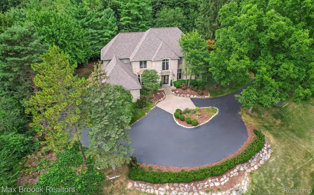 60 Kingsley Manor Drive Bloomfield Hills City MI 48304