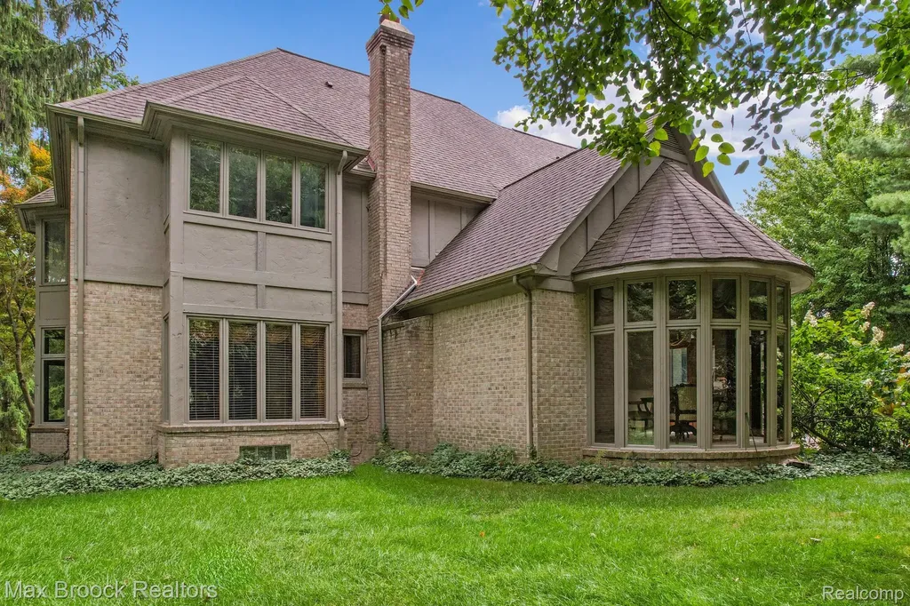 60 Kingsley Manor Drive Bloomfield Hills City MI 48304