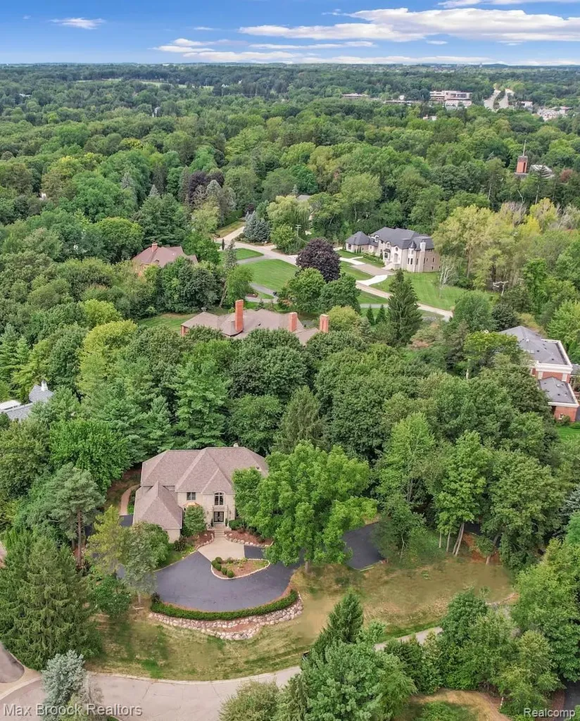 60 Kingsley Manor Drive Bloomfield Hills City MI 48304