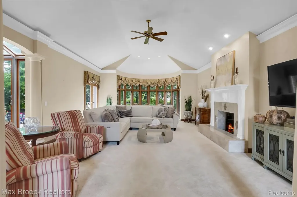 60 Kingsley Manor Drive Bloomfield Hills City MI 48304