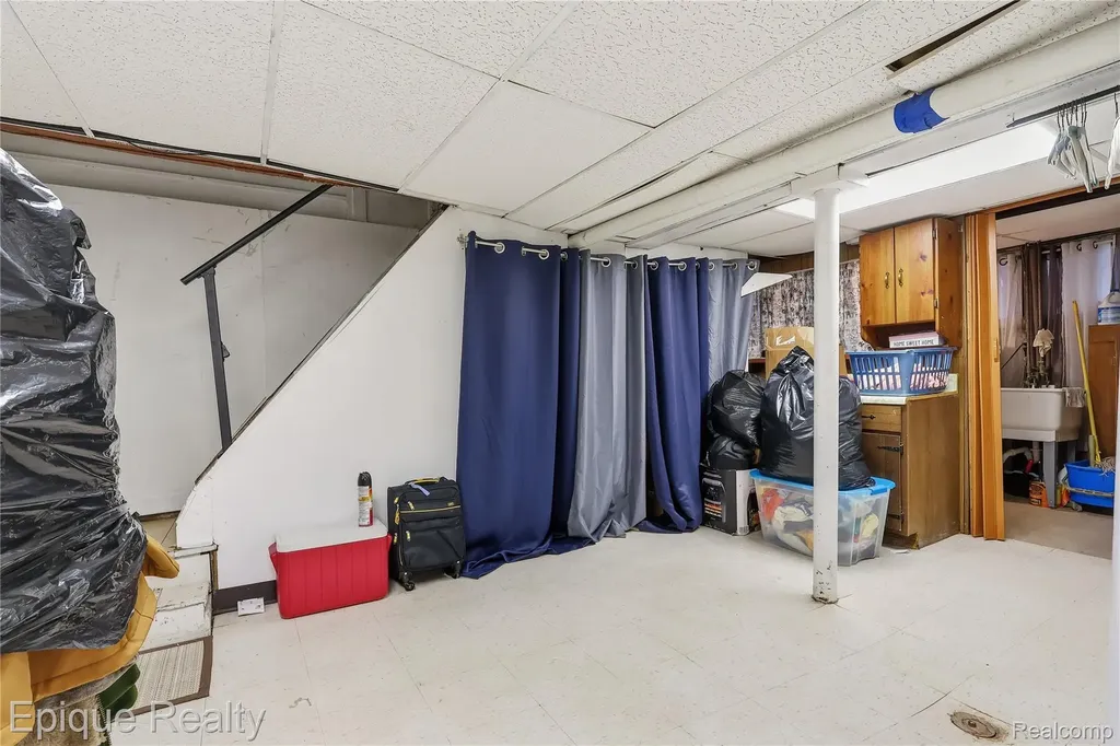 8311 Olympia Street Detroit City MI 48213