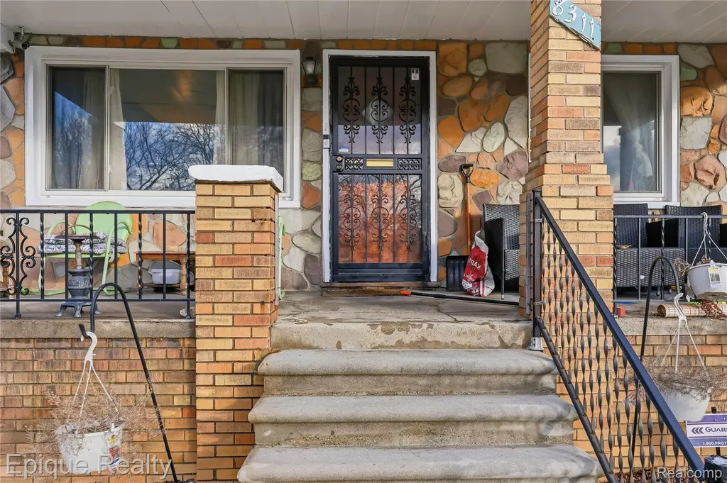 8311 Olympia Street Detroit City MI 48213