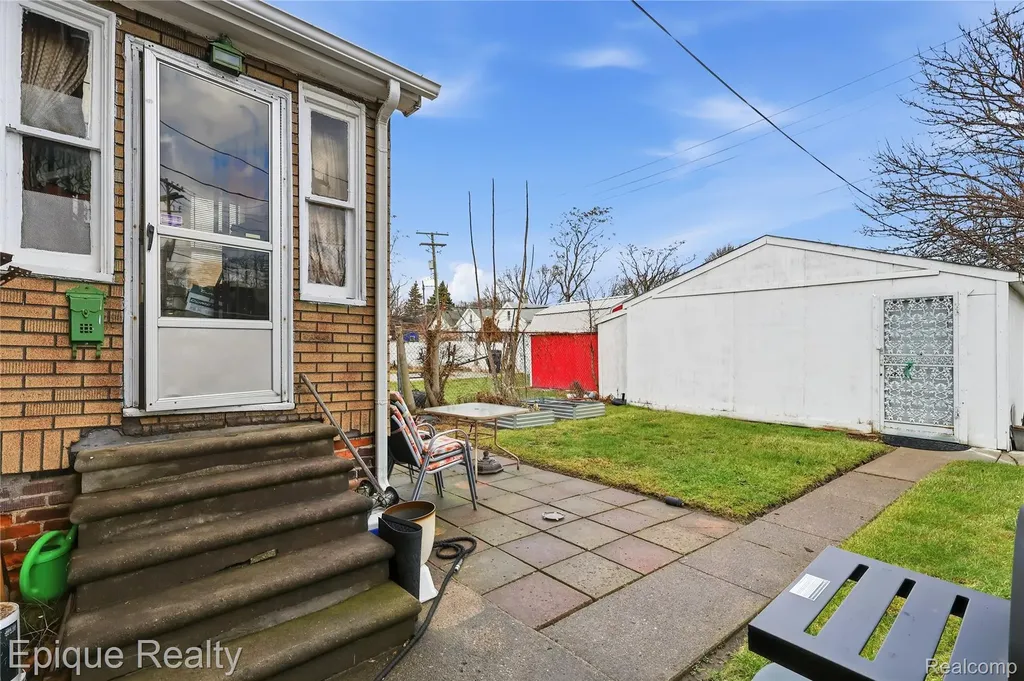 8311 Olympia Street Detroit City MI 48213