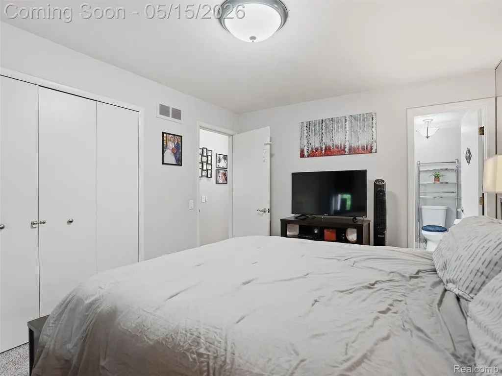 42231 Toddmark Lane Clinton Charter Township MI 48038