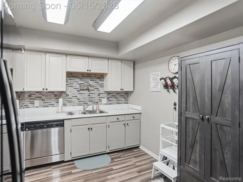 42231 Toddmark Lane Clinton Charter Township MI 48038