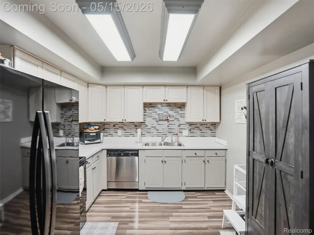 42231 Toddmark Lane Clinton Charter Township MI 48038