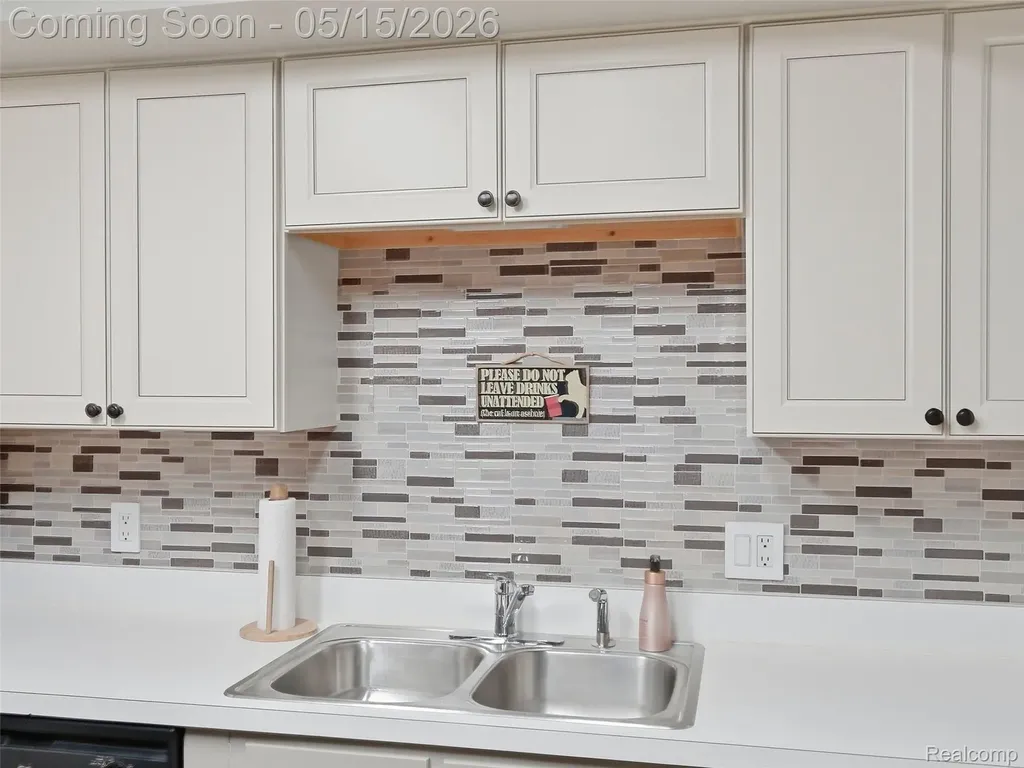 42231 Toddmark Lane Clinton Charter Township MI 48038