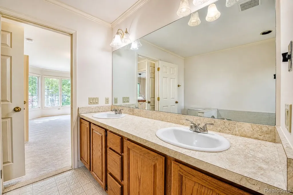27966 Trailwood Court Farmington Hills City MI 48331