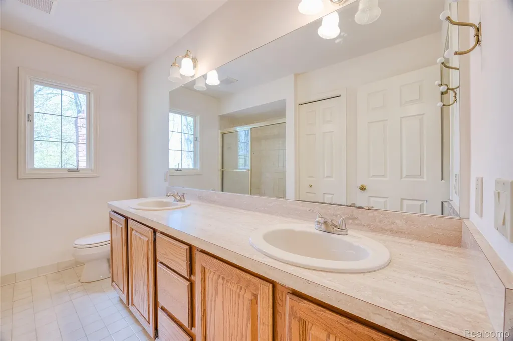 27966 Trailwood Court Farmington Hills City MI 48331