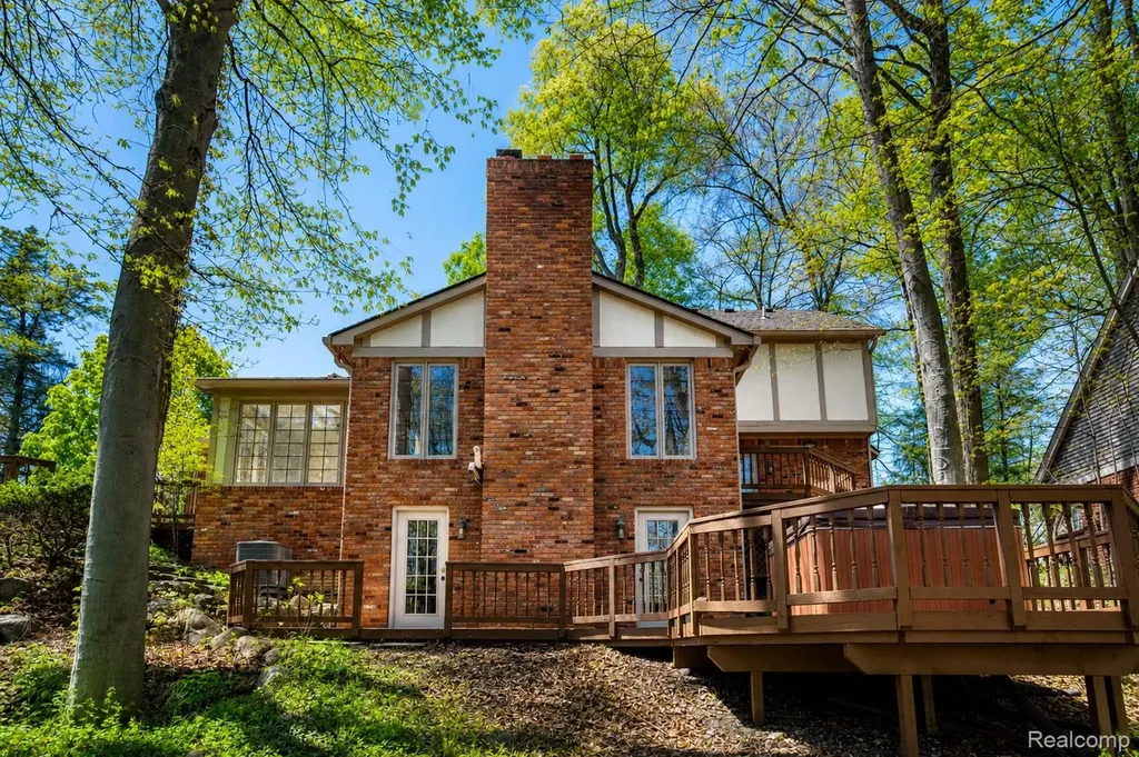 27966 Trailwood Court Farmington Hills City MI 48331
