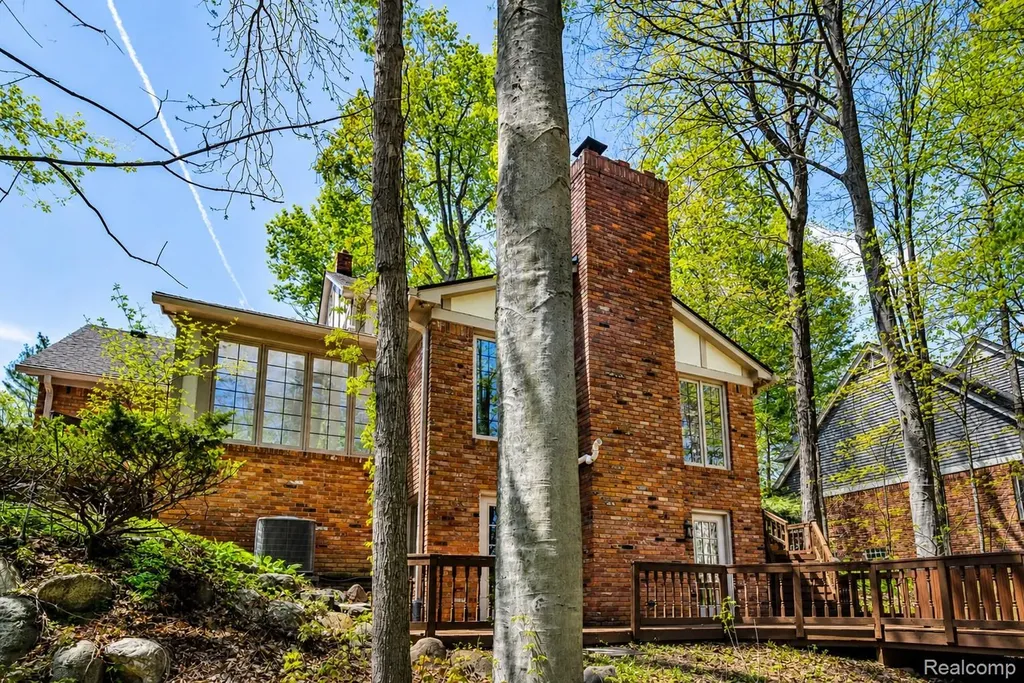 27966 Trailwood Court Farmington Hills City MI 48331