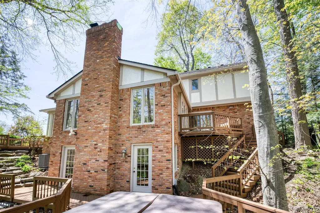 27966 Trailwood Court Farmington Hills City MI 48331