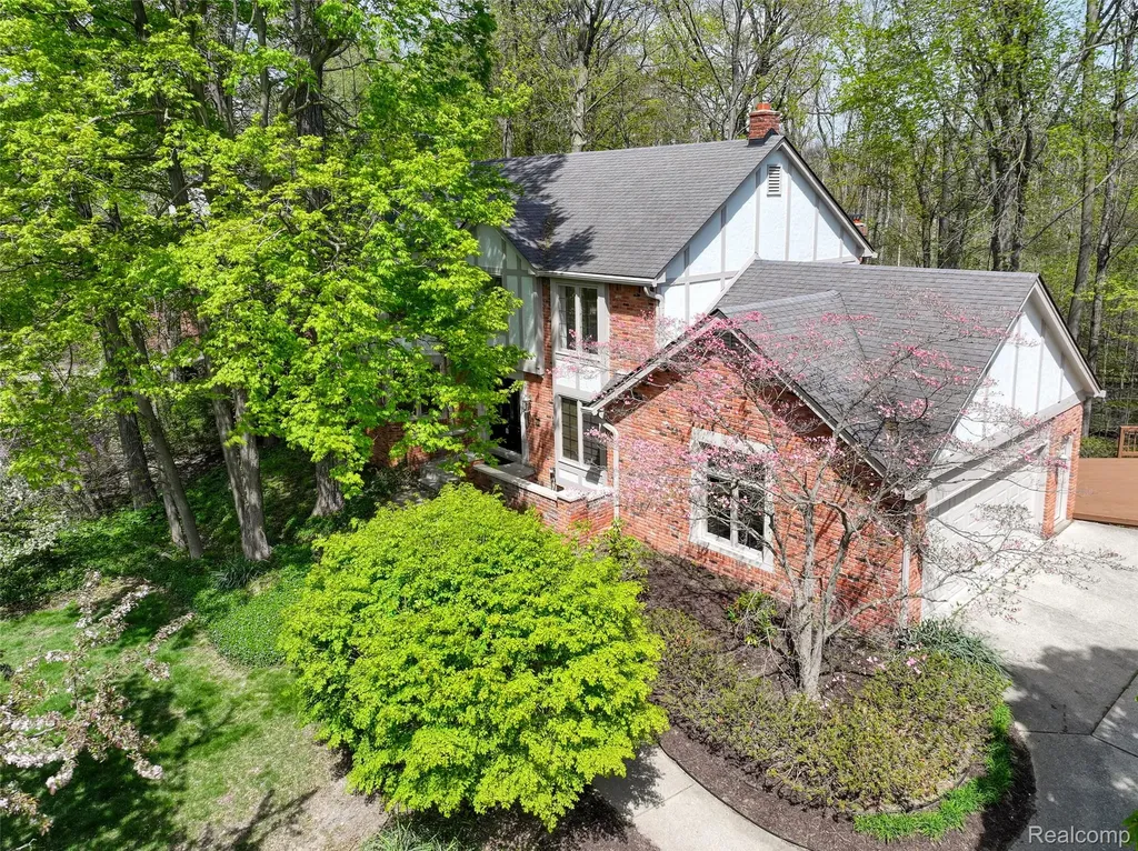 27966 Trailwood Court Farmington Hills City MI 48331