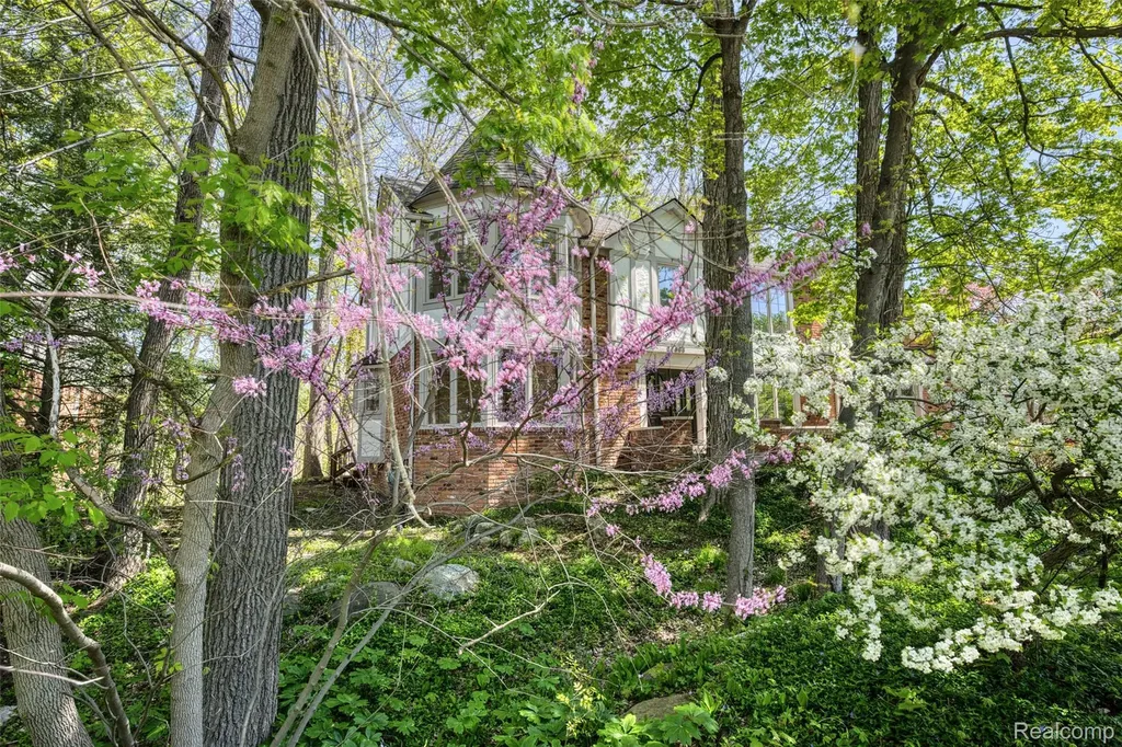 27966 Trailwood Court Farmington Hills City MI 48331