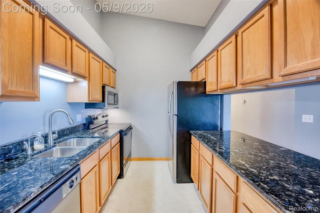 46075 Tallgrass Court Van Buren Charter Township MI 48111