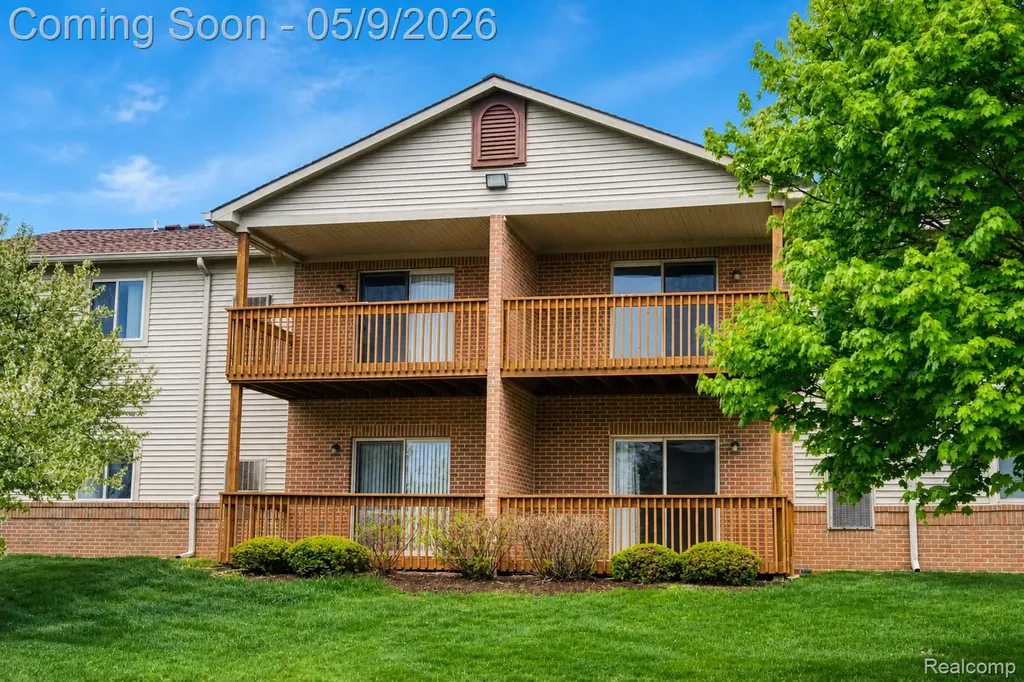 46075 Tallgrass Court Van Buren Charter Township MI 48111