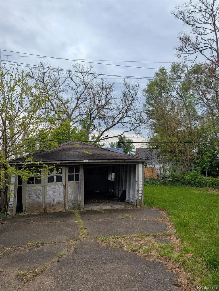 9776 E Outer Drive Detroit City MI 48213
