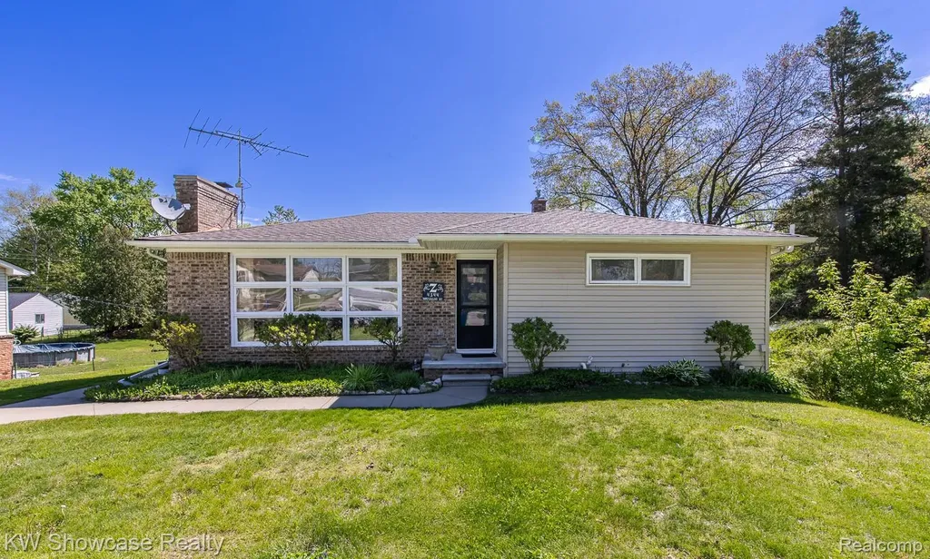 4344 Waterloo Street Waterford Charter Township MI 48329