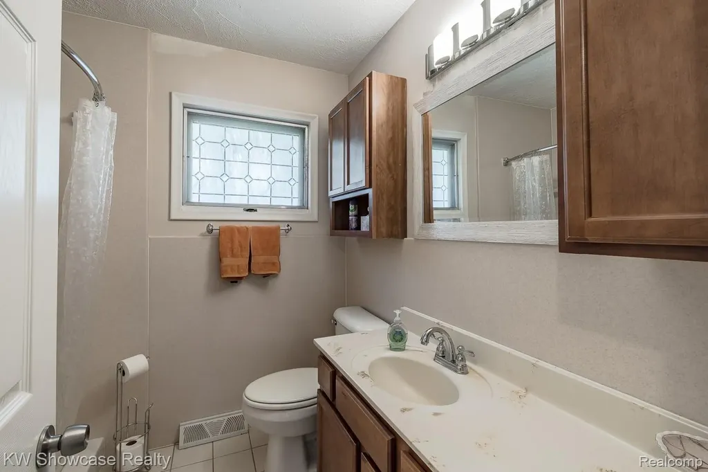 4344 Waterloo Street Waterford Charter Township MI 48329