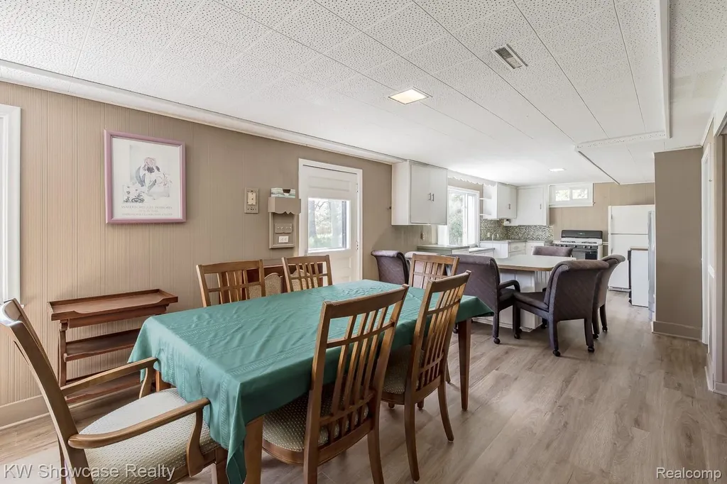 4344 Waterloo Street Waterford Charter Township MI 48329