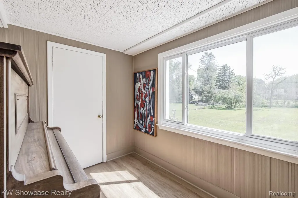 4344 Waterloo Street Waterford Charter Township MI 48329