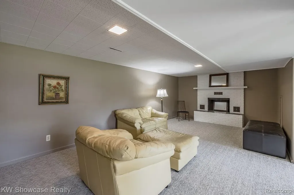 4344 Waterloo Street Waterford Charter Township MI 48329