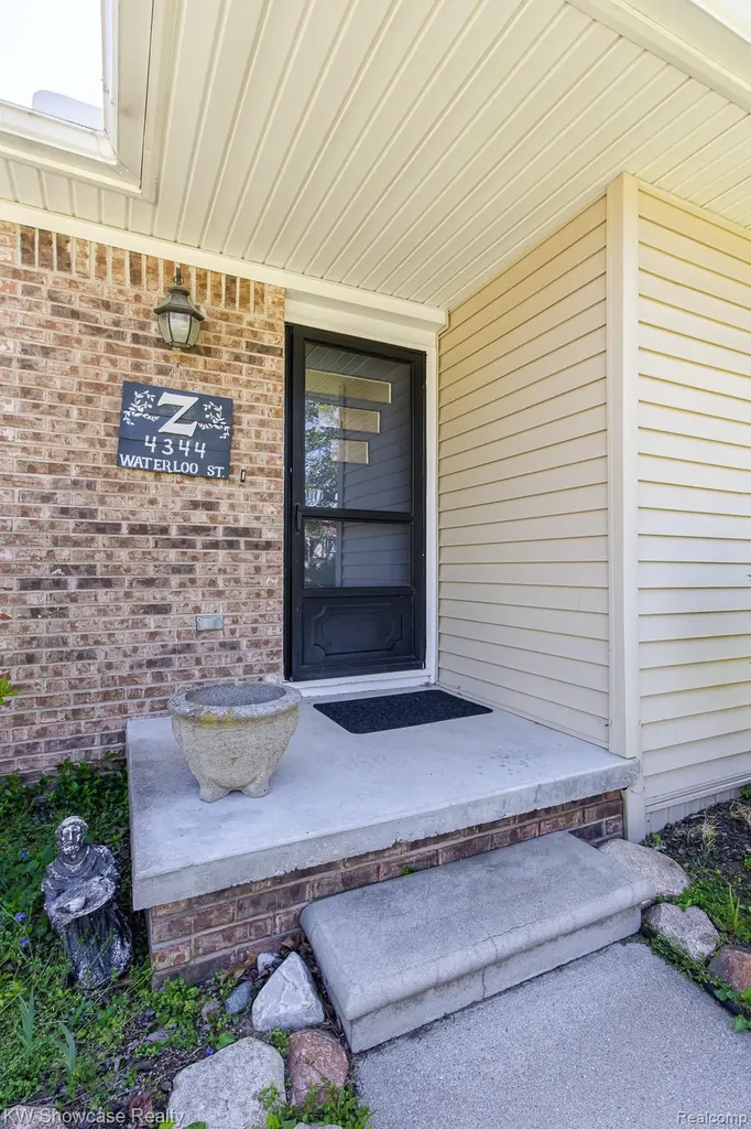 4344 Waterloo Street Waterford Charter Township MI 48329
