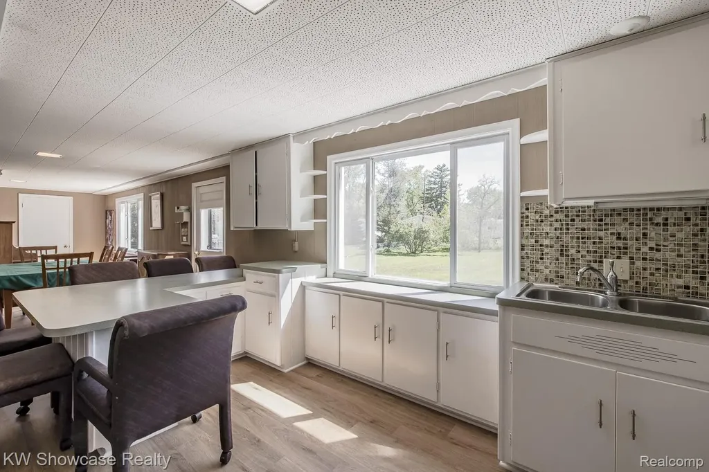 4344 Waterloo Street Waterford Charter Township MI 48329