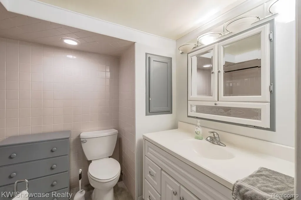 4344 Waterloo Street Waterford Charter Township MI 48329