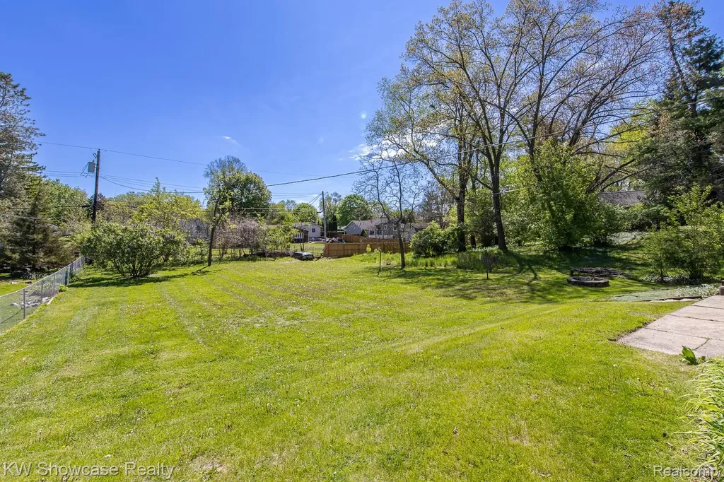 4344 Waterloo Street Waterford Charter Township MI 48329