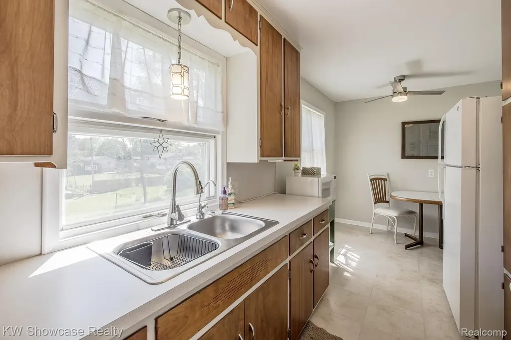 4344 Waterloo Street Waterford Charter Township MI 48329