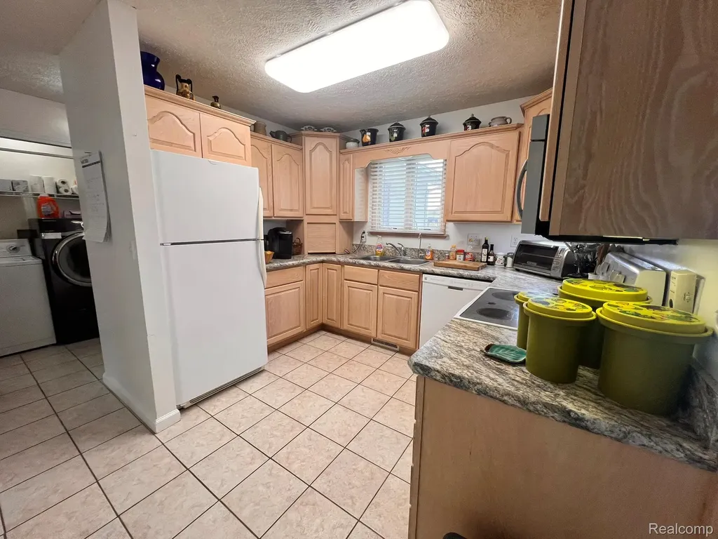 320 Roller Way Mayville Village MI 48744