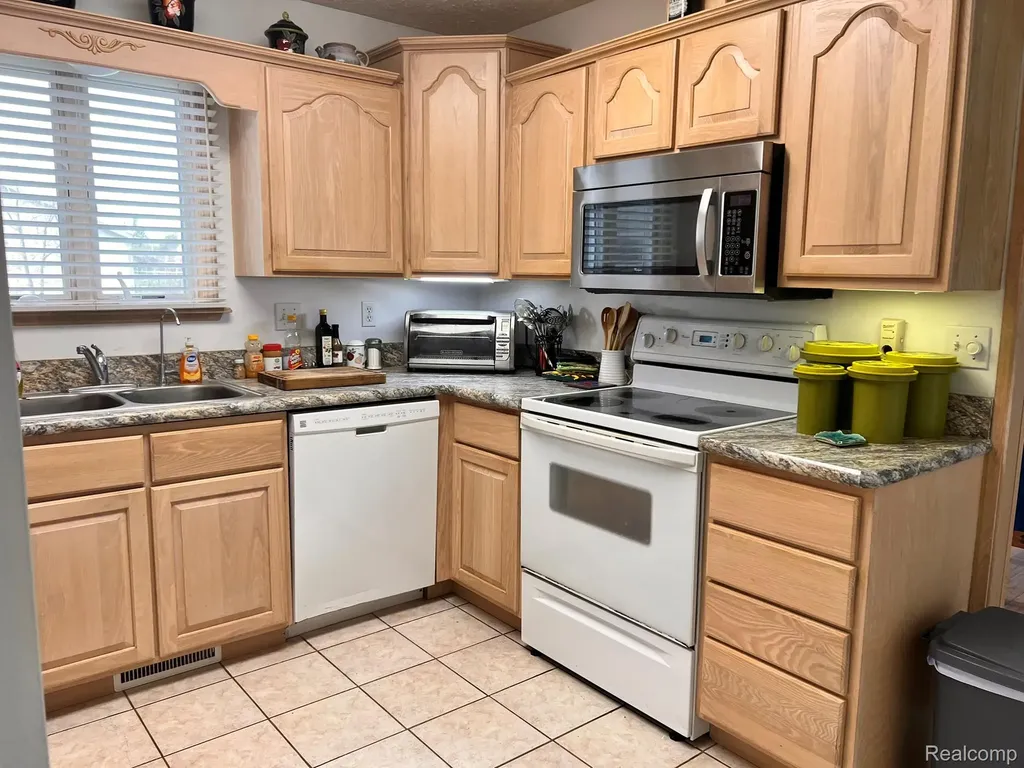320 Roller Way Mayville Village MI 48744