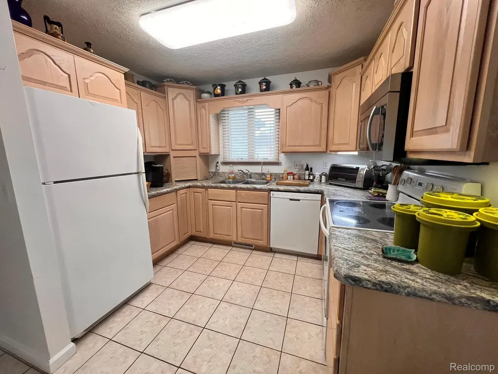 320 Roller Way Mayville Village MI 48744