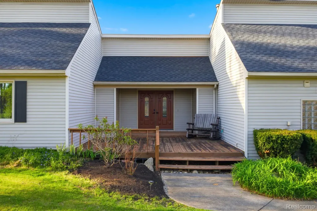 2411 Wixom Trail Milford Charter Township MI 48381
