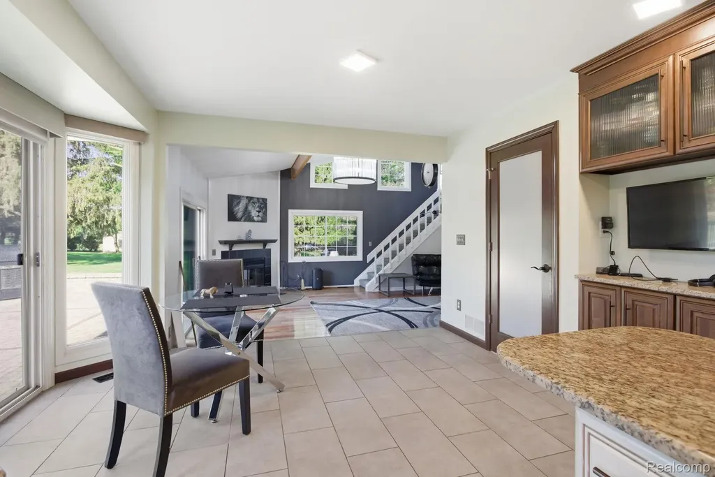 2411 Wixom Trail Milford Charter Township MI 48381