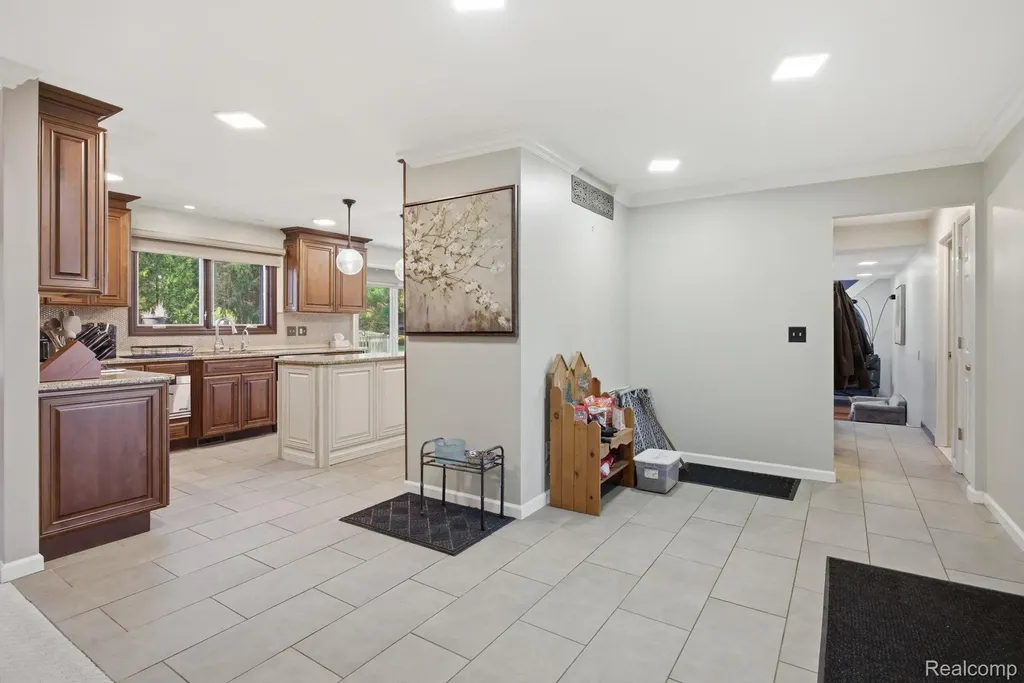 2411 Wixom Trail Milford Charter Township MI 48381