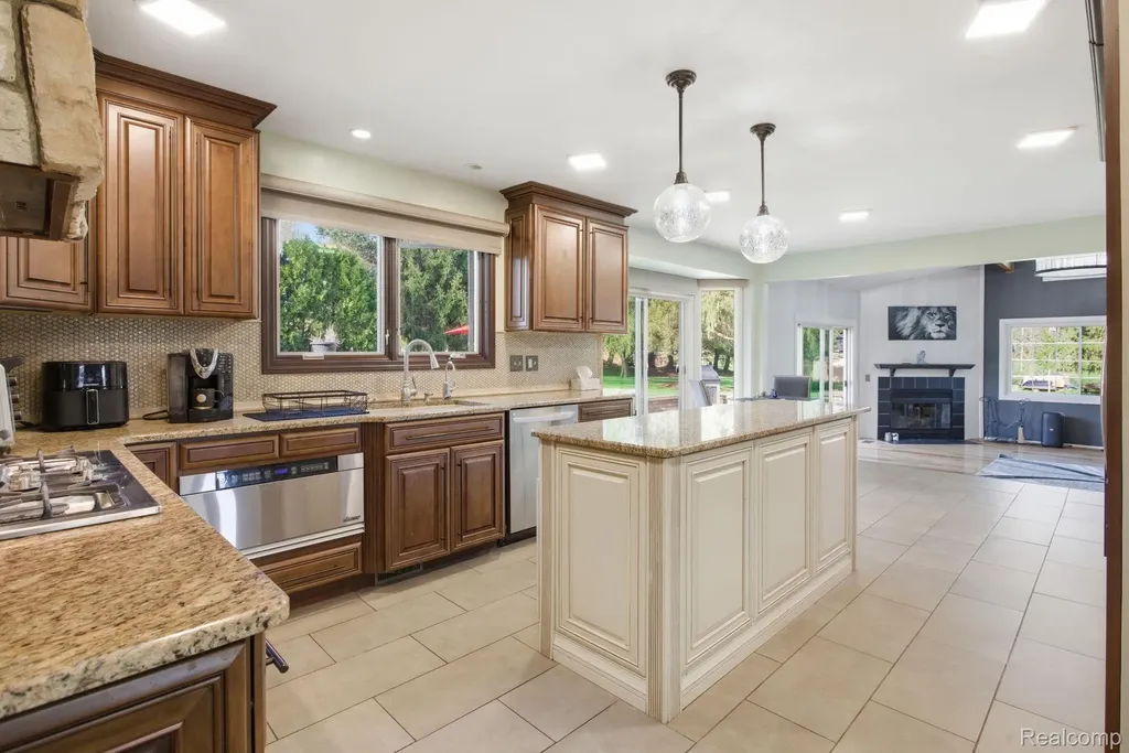 2411 Wixom Trail Milford Charter Township MI 48381