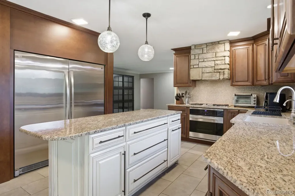 2411 Wixom Trail Milford Charter Township MI 48381