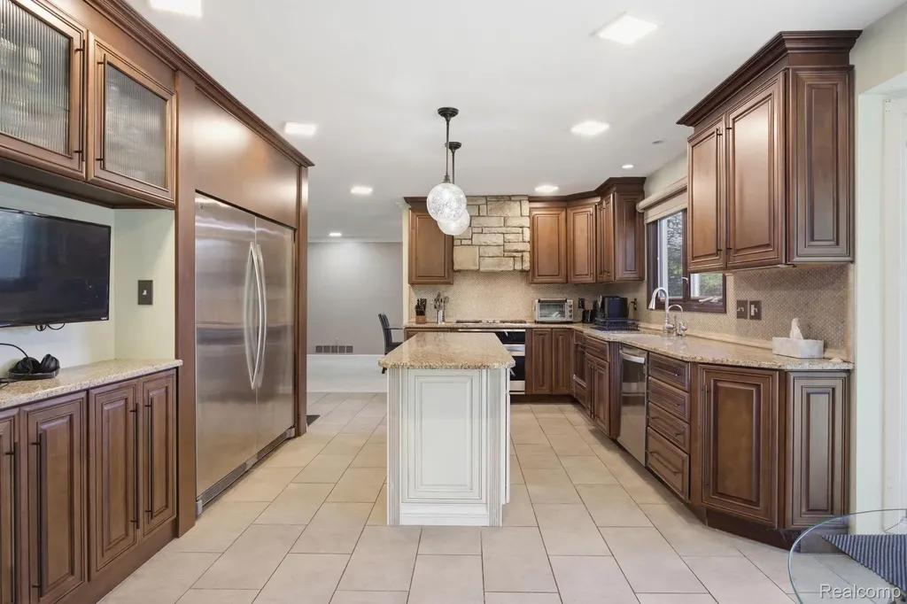 2411 Wixom Trail Milford Charter Township MI 48381