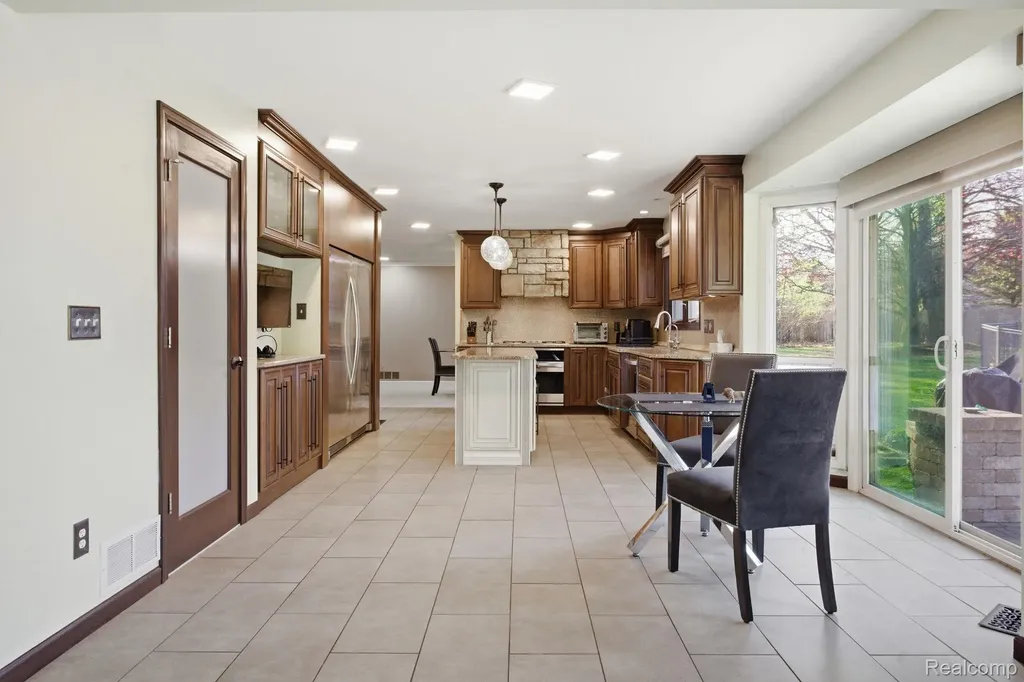 2411 Wixom Trail Milford Charter Township MI 48381