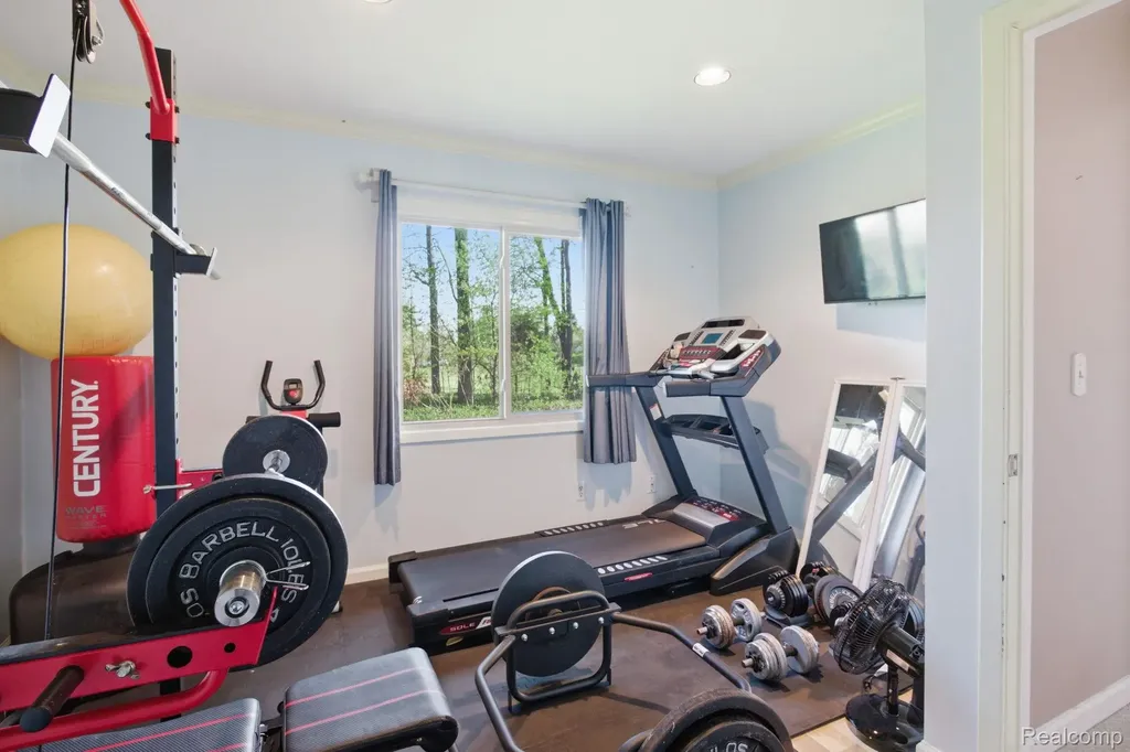 2411 Wixom Trail Milford Charter Township MI 48381
