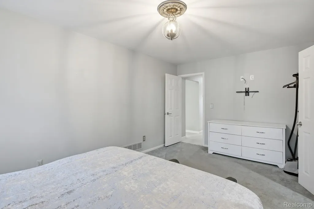 2411 Wixom Trail Milford Charter Township MI 48381