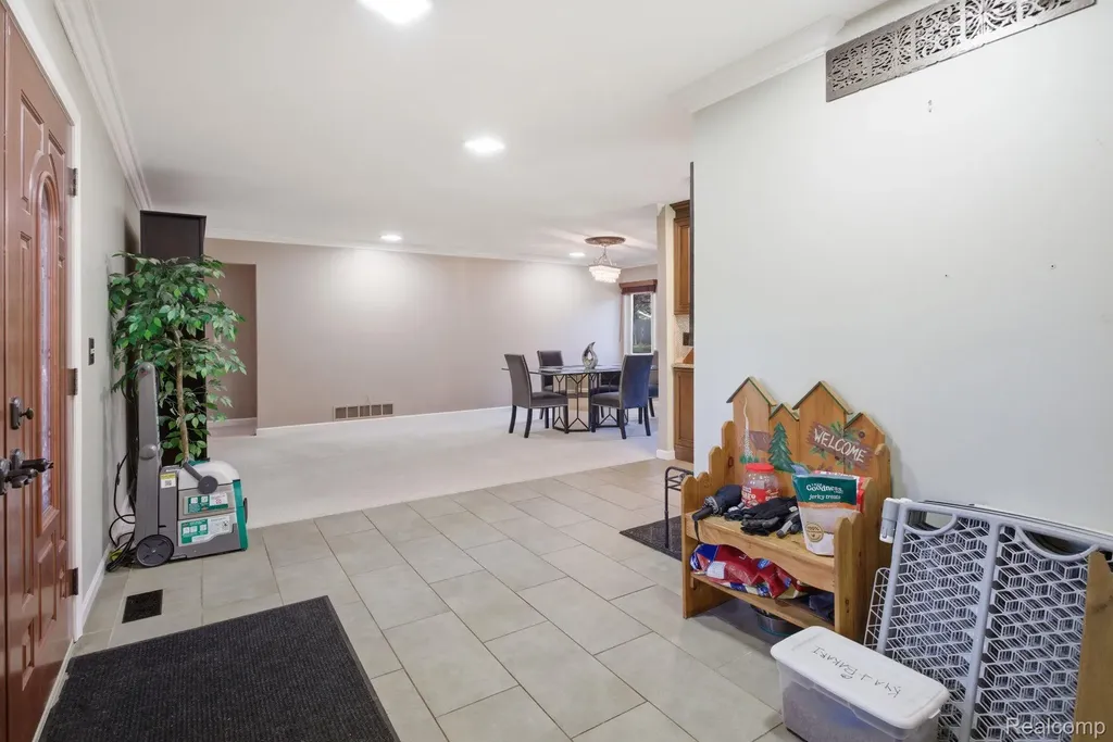 2411 Wixom Trail Milford Charter Township MI 48381