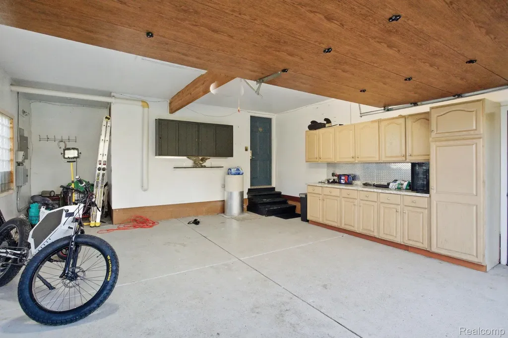 2411 Wixom Trail Milford Charter Township MI 48381